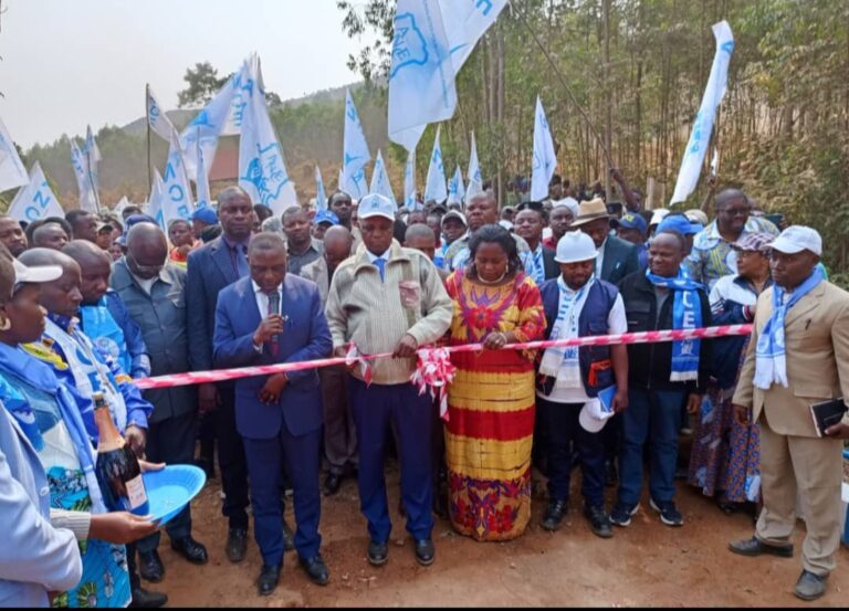 Walungu : La circulation redevient fluide sur le pont Kansise bétonné grâce au financement du sénateur Basengezi Katintima