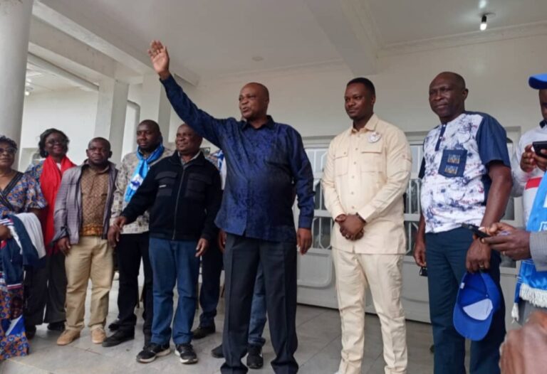Sud-Kivu : Le sénateur Norbert Basengezi Katintima communie avec les habitants de Luhwinja et Burhinyi