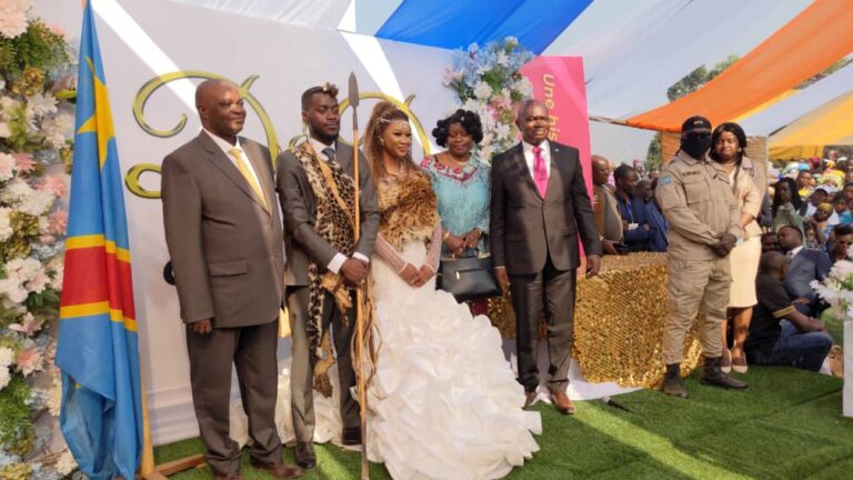 Mariage royal à Kaziba :  » Que Dieu accorde au couple du mwami Dirk avec son épouse Dorothée Aziza plus de 150 ans de vie  » (Le sénateur Katintima)