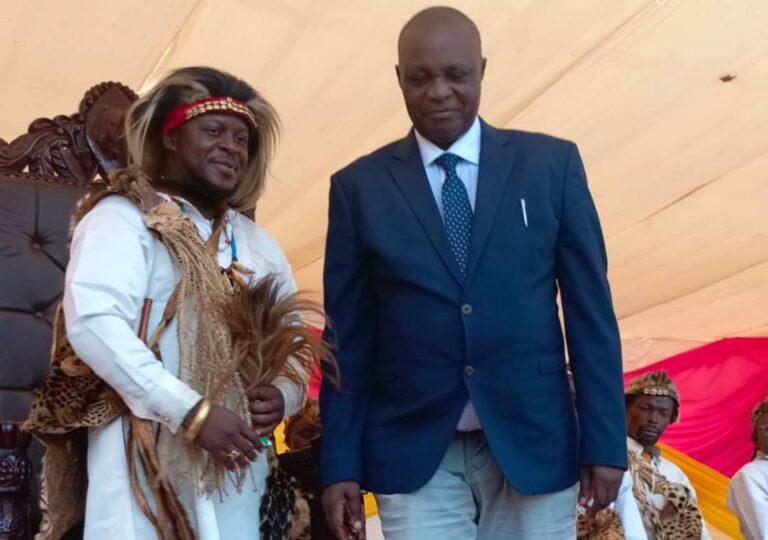 Kabare : Basengezi Katintima prend part à la cérémonie d&rsquo;intronisation du nouveau mwami de Kabare, Sa Majesté Alexandre N&rsquo;Nabushi Rugemaninzi III