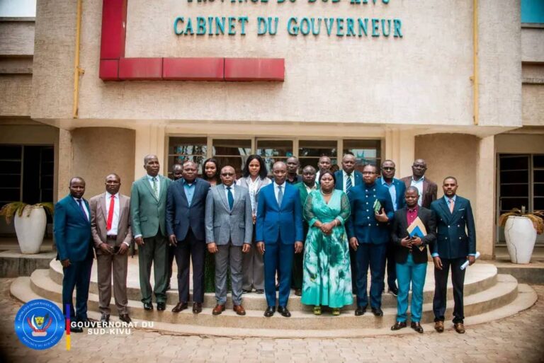 Grève des enseignants au Sud-Kivu : Le gouverneur Jean-Jacques Purusi échange avec les acteurs du secteur
