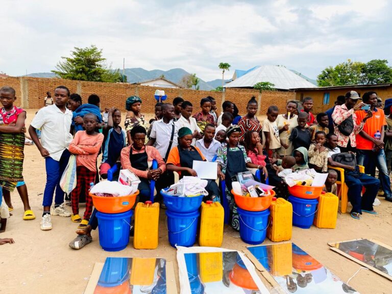 Sud-Kivu : Avec l&rsquo;appui de l&rsquo;Unicef, 140 jeunes et adolescents de la plaine de la Ruzizi reçoivent des kits de reinsertion socioéconomique