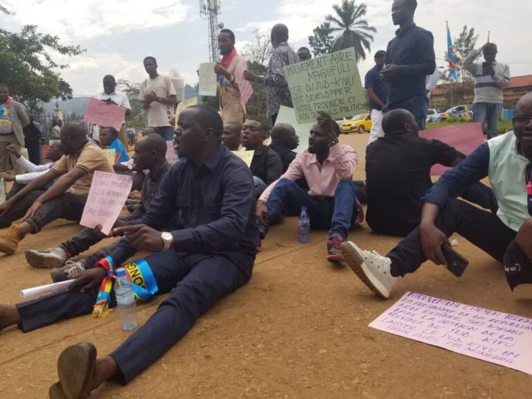 Dossier Chinois et lingots d’or: Les forces vives de la société civile dénoncent la main noire de Kinshasa et apportent leur soutien au Gouverneur Purusi