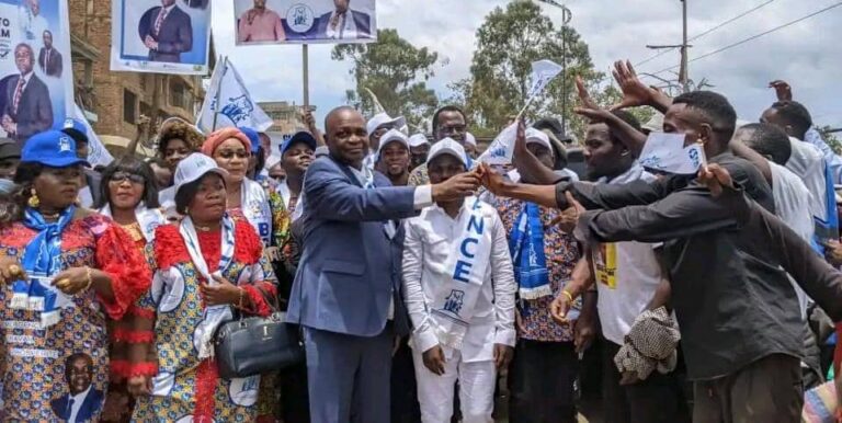 Tournée du Sénateur Katintima dans la plaine de la Ruzizi : La population prête attention à son message sur la réforme constitutionnelle initiée par le chef de l&rsquo;État